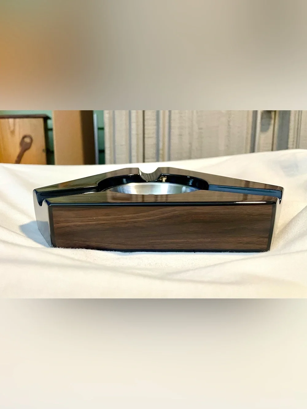 *EUC* Prestige Import Group - Triangular Maple Lacquered Ashtray - Felt Bottom